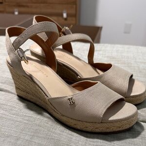 Tommy Hilfiger Women's Tan Wedge Sandals